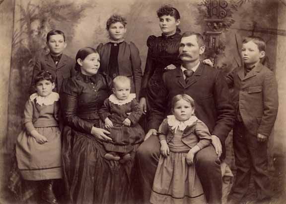 mormon-pioneer-family-late-1800s